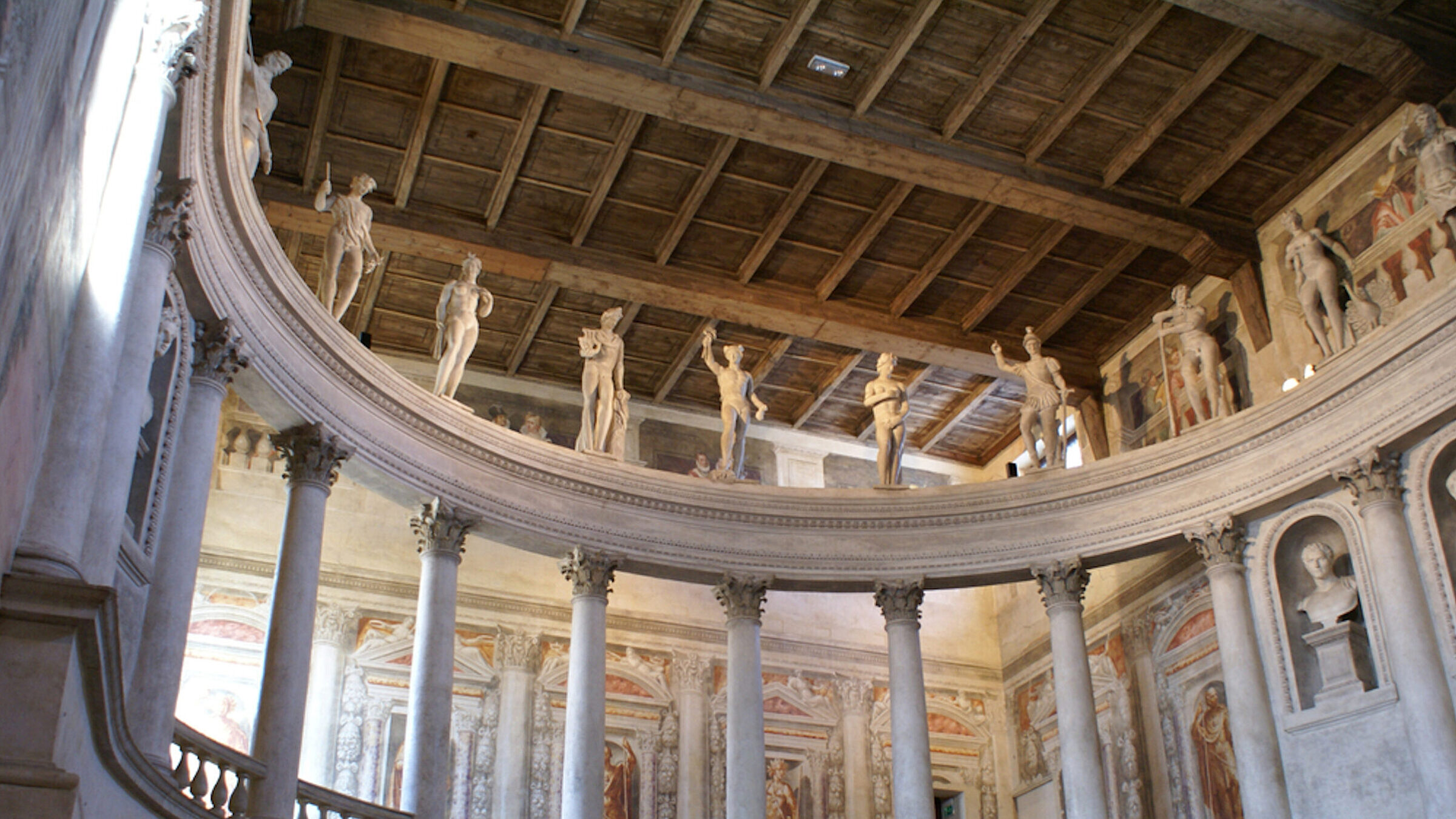 Sabbioneta è un'opera d’arte urbanistica del Rinascimento italiano.