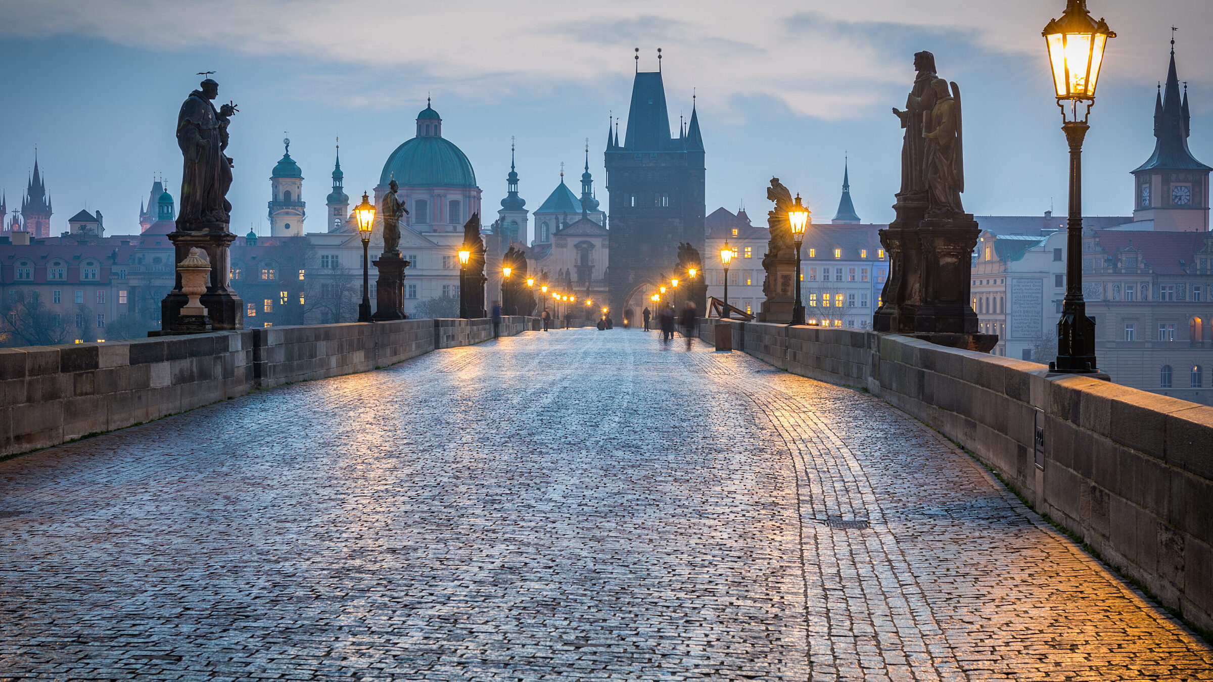 Sant'Ambrogio: Lasciatevi sedurre, va in scena Praga!